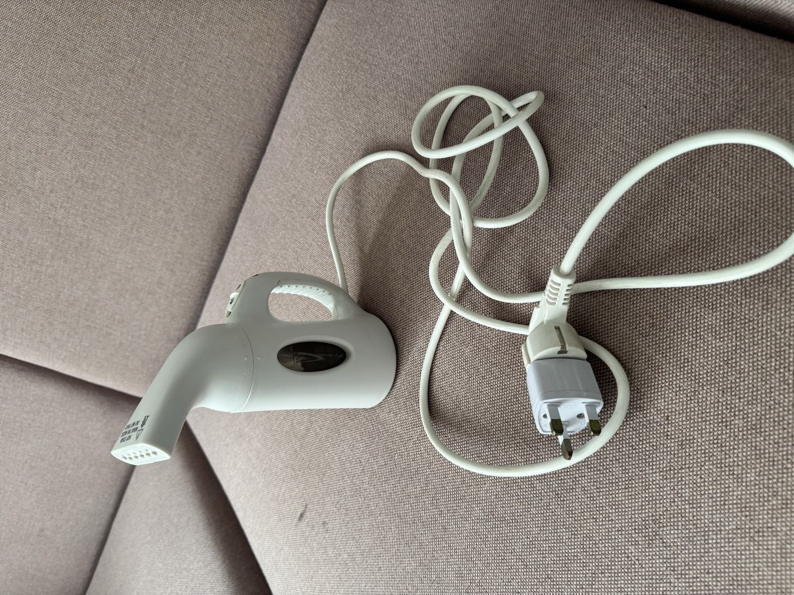 Handheld garment steamer — image 2