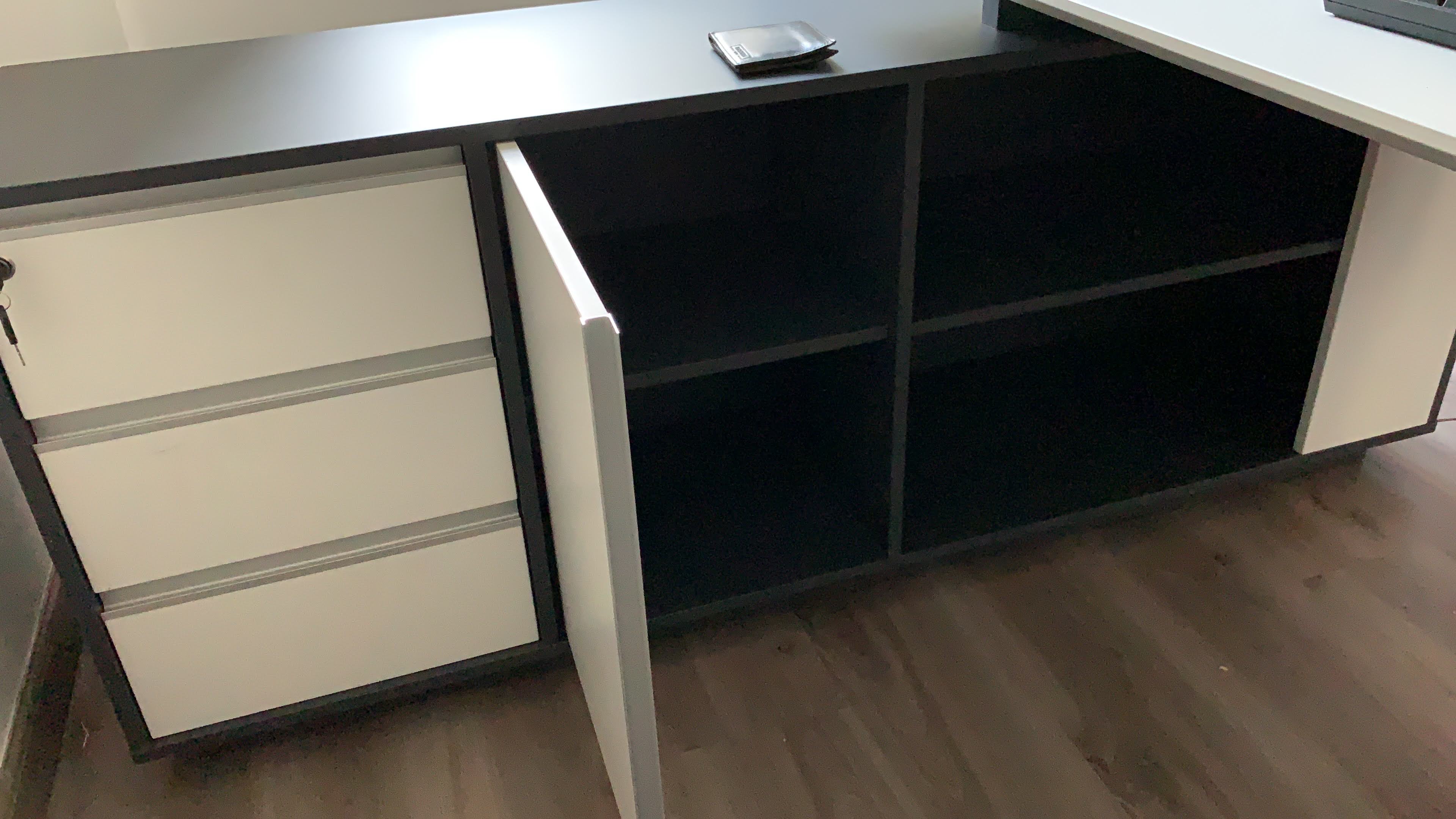 L-Shaped Office Table — image 4