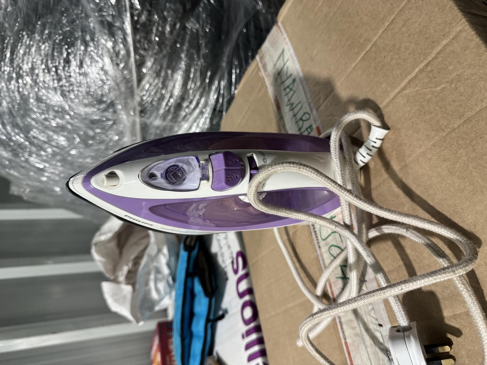 Philips FeatherLight Iron — image 2