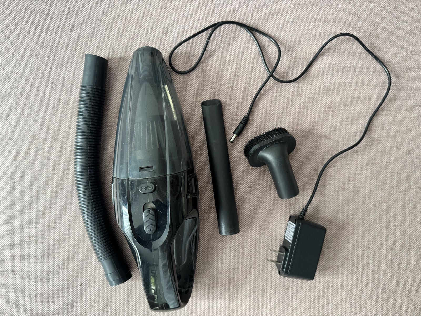 Portable handheld vacuum cleaner — image 2