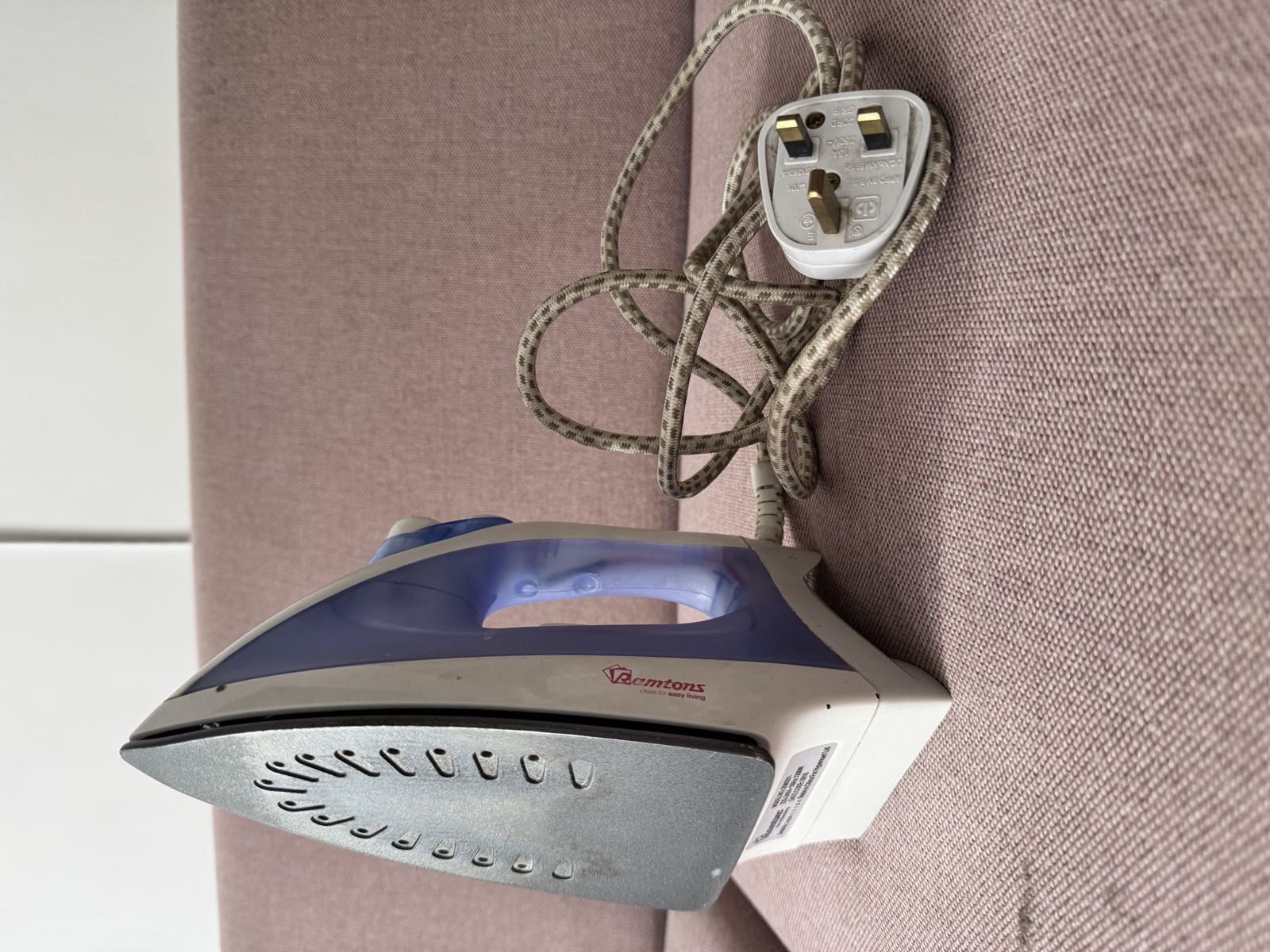 Ramtons RM/201 steam iron