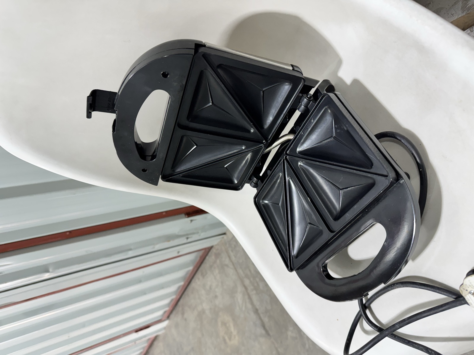 Ramtons RE/113 2-Slice Sandwich Toaster — image 3
