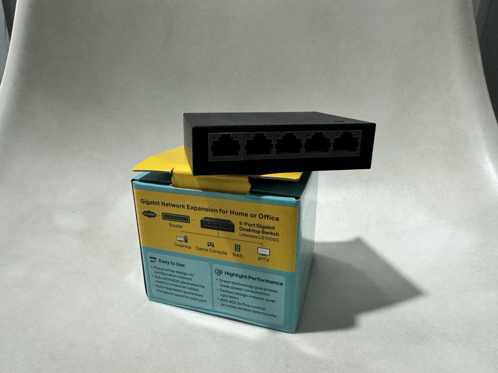 TP-Link LiteWave LS1005G 5-Port Gigabit Switch — image 2